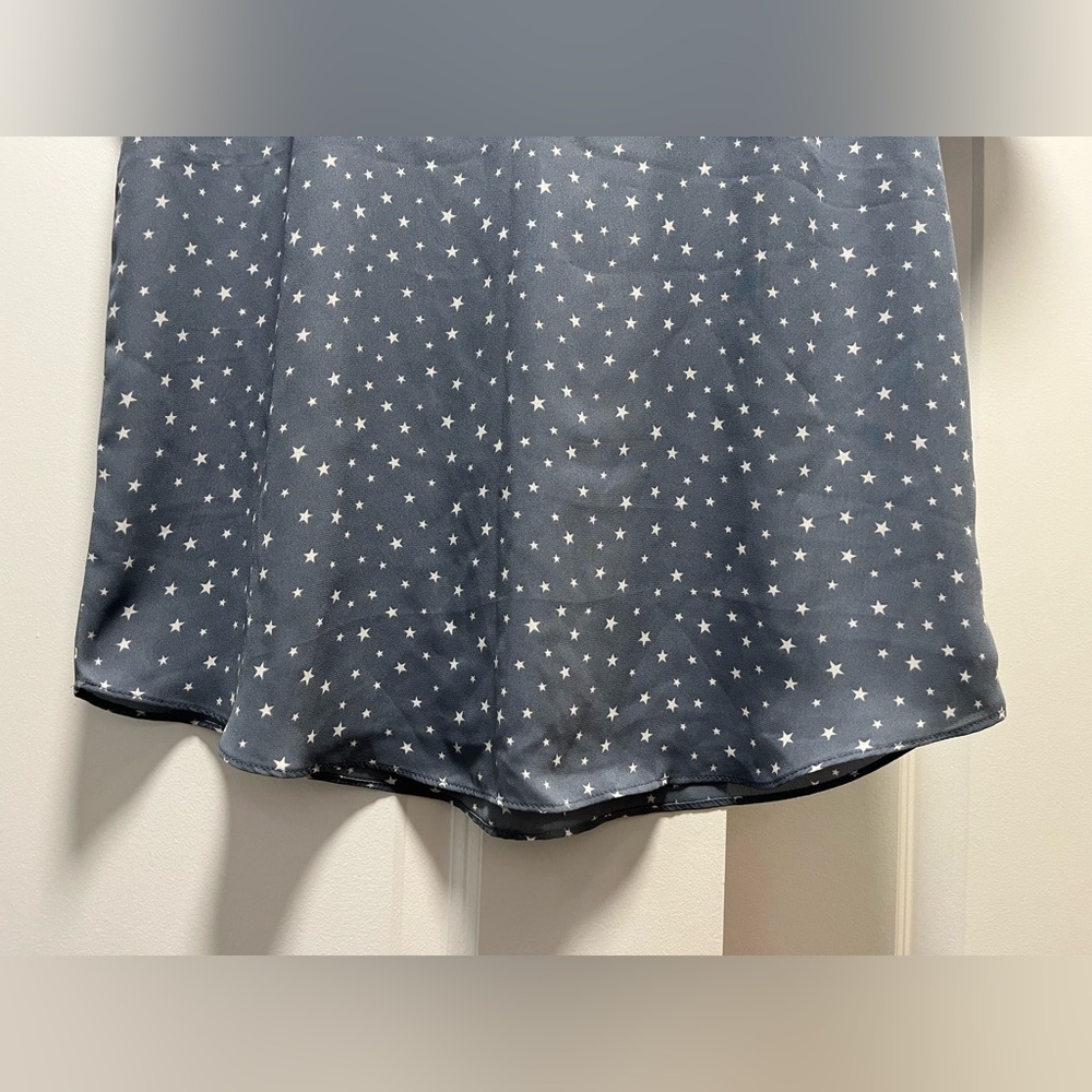 NWT - Banana Republic Factory, blue and white Star Print Top, size M - Picture 6 of 10